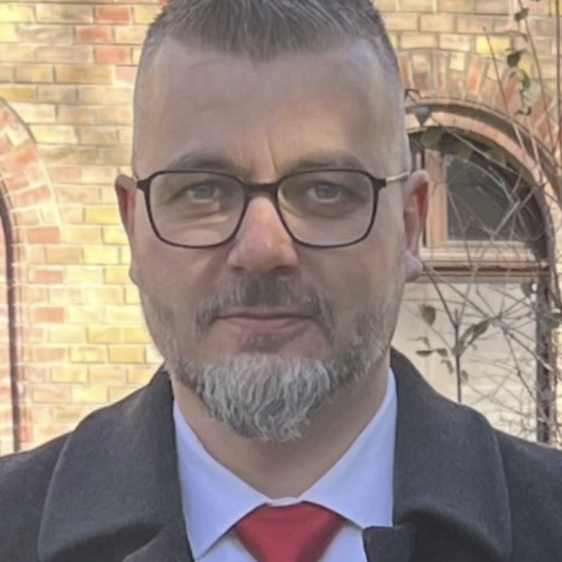 Dr. Máté Péter