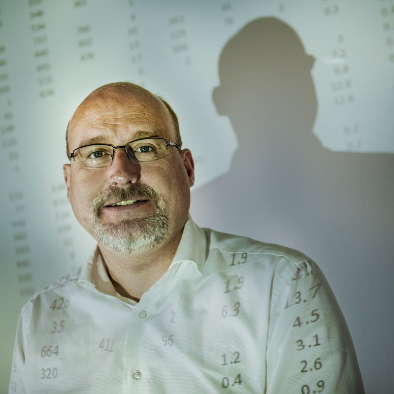 Dr. Menno Thomas